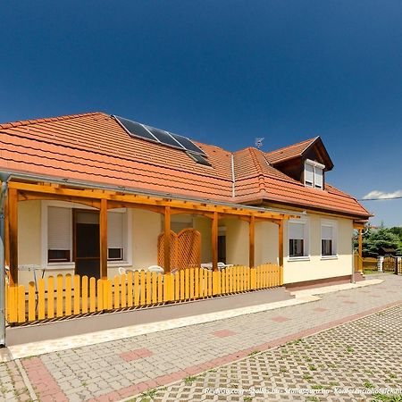 Barbara Apartmanhaz Кегідакуштань Екстер'єр фото